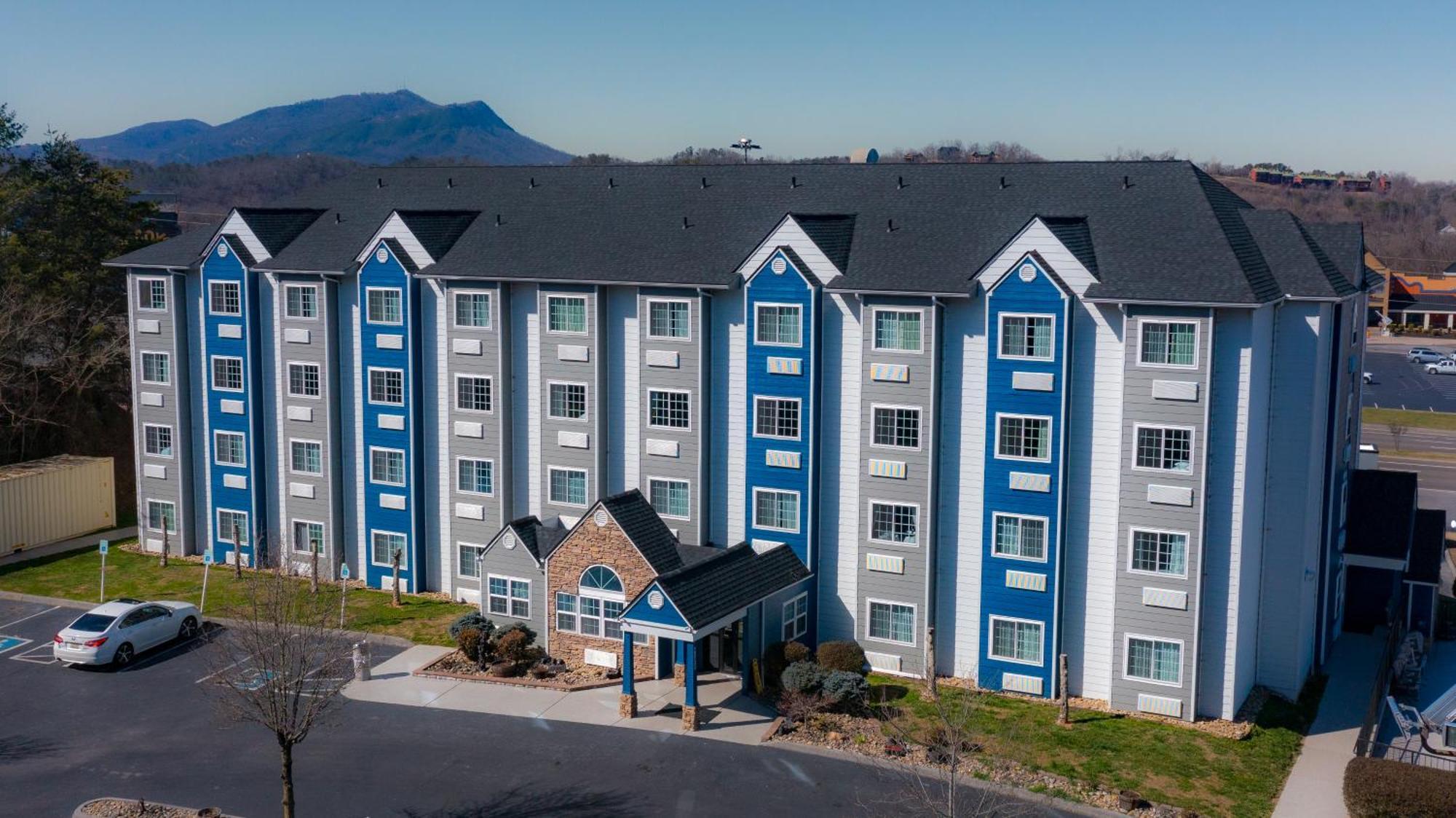 Microtel Inn & Suites By Wyndham Pigeon Forge Exterior photo