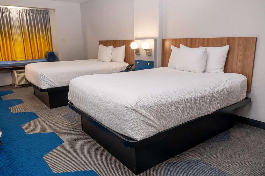 Microtel Inn & Suites By Wyndham Pigeon Forge Room photo
