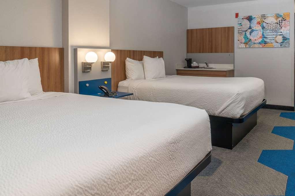 Microtel Inn & Suites By Wyndham Pigeon Forge Room photo